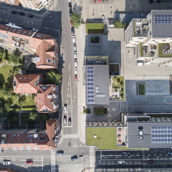 Oversigt over Frederiks Plads bygninger med fokus på erhverv
